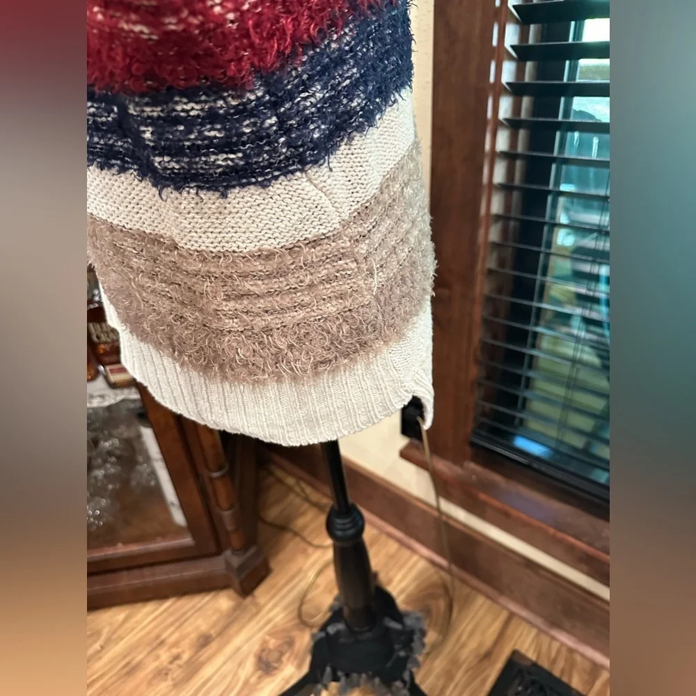 Blu Pepper Stripe Sweater Longer Back Size Large